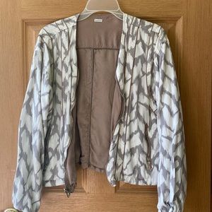 Reversible print and plain jacket